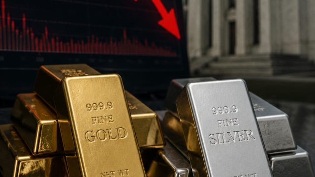 Gold and Silver Prices Dwindle as Rate Hike Concerns Mount