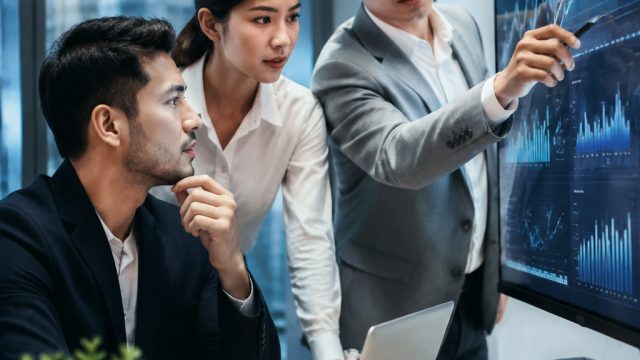 Exploring the Digital Shift: How Financial Institutions Adapt to New Trends