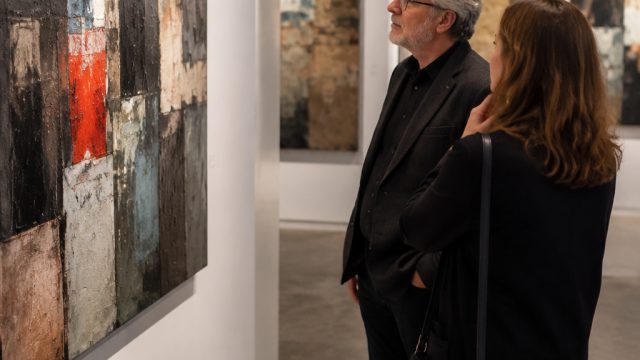 Exploring the Artistry of Takis Giannouzas at New Exhibit in Chania