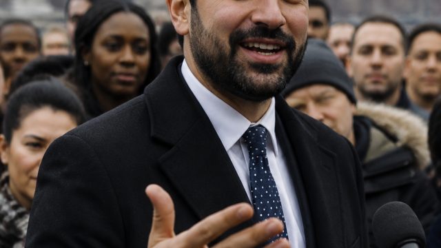 Mamdani's Influence Grows in Democratic Primaries: What It Means for 2024
